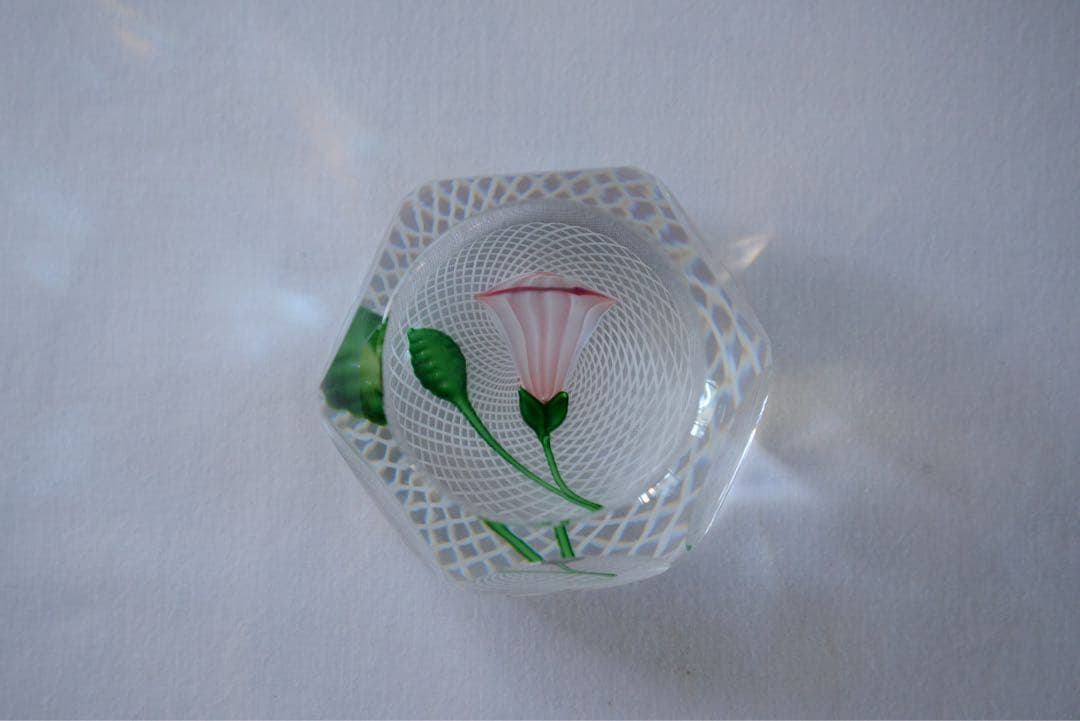 SAINT LOUIS フラワーモチーフ ガラスペーパーウェイト