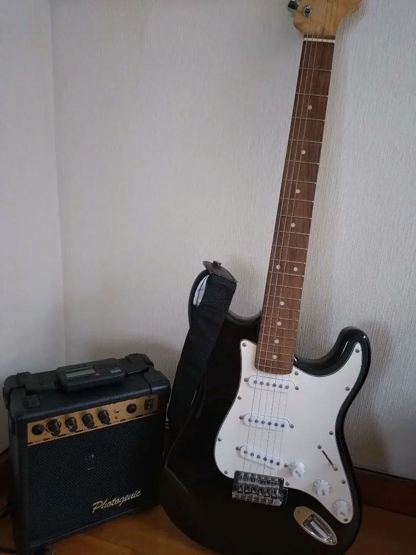 ジャンク出品　エレキ（SELDER ）とアンプ（photogenic）のセット