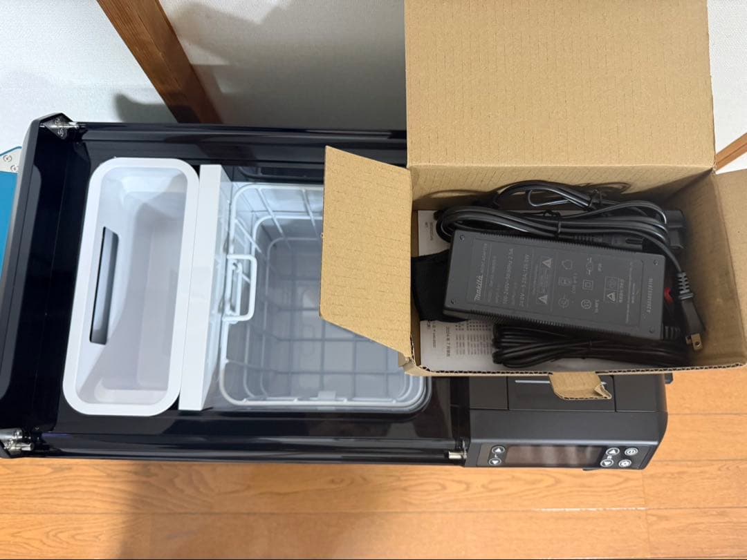 新品未使用　マキタ　Makita 充電式保冷温庫　冷蔵庫29L cw004g