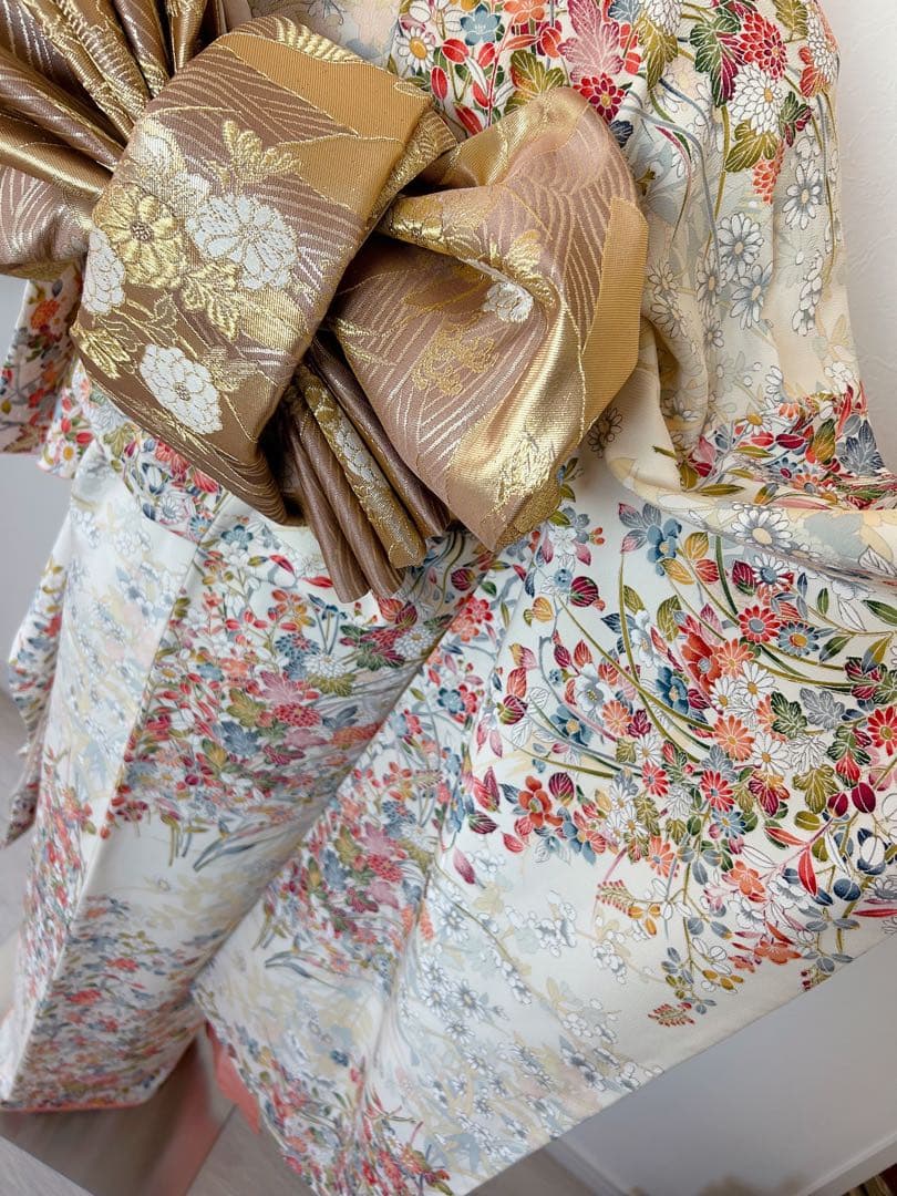 新品　しつけ糸付き　正絹振袖フルセット　古典柄華やかな花柄振袖 成人式