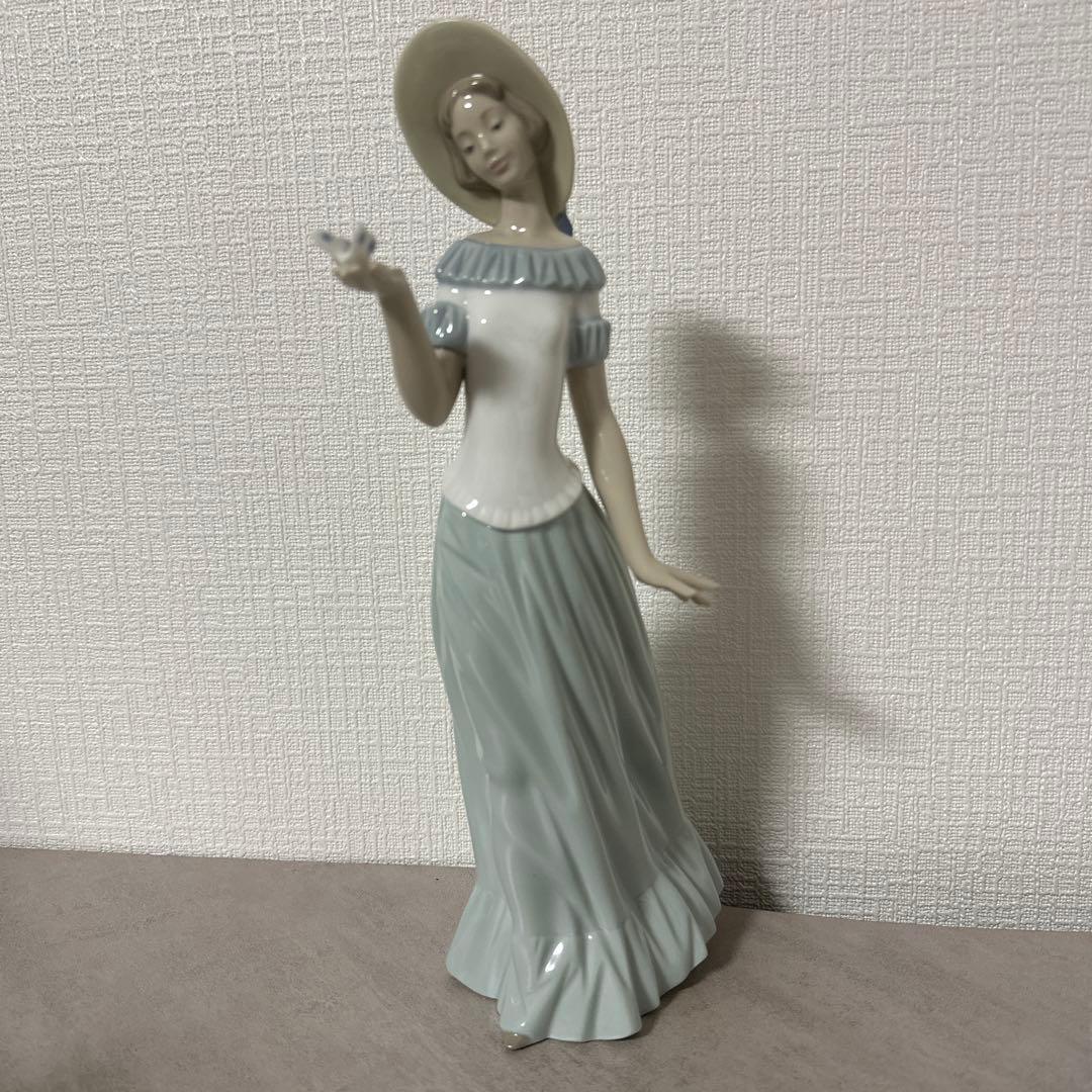 【美品】Nao リヤドロ 蝶と戯れてGirl Holding Butterfly