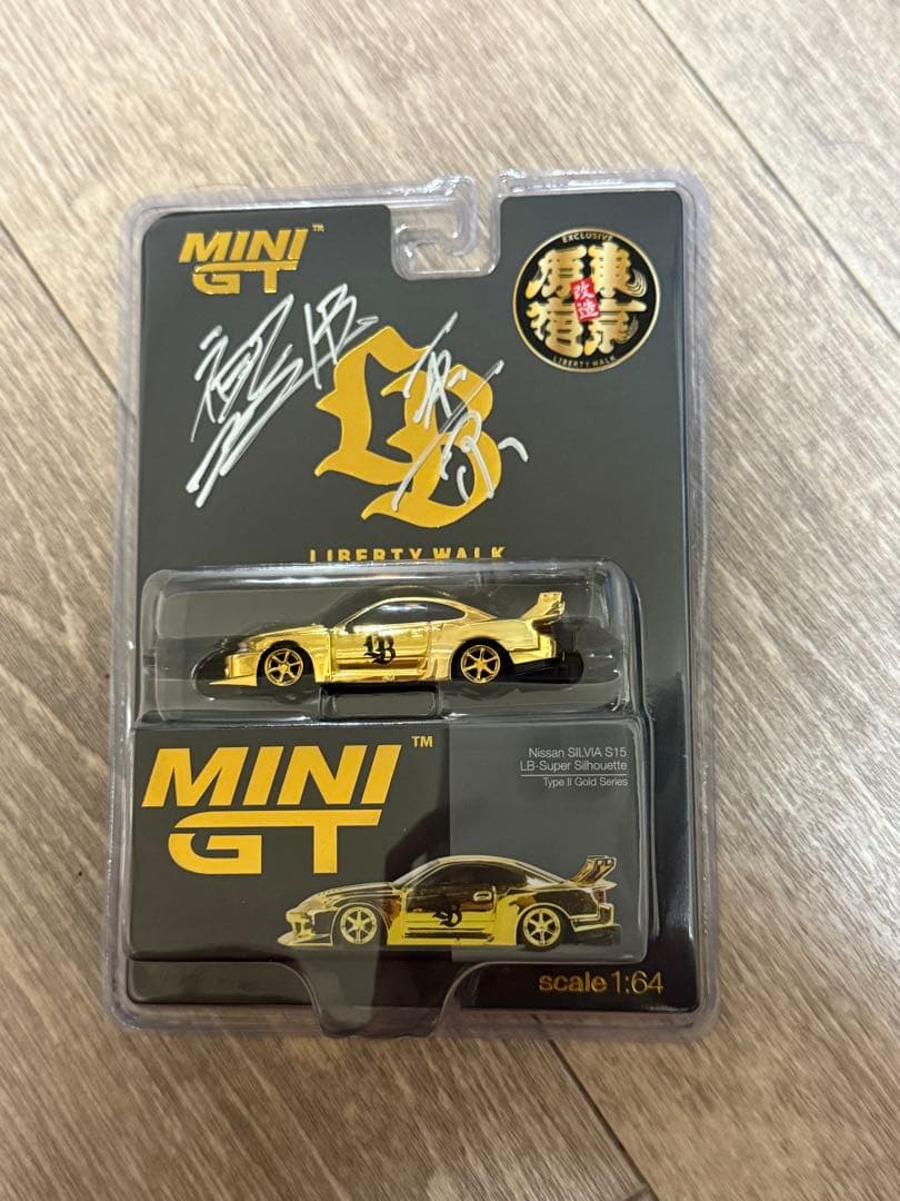 MINI GT LIBERTY WALK ゴールドミニカー　サイン入り