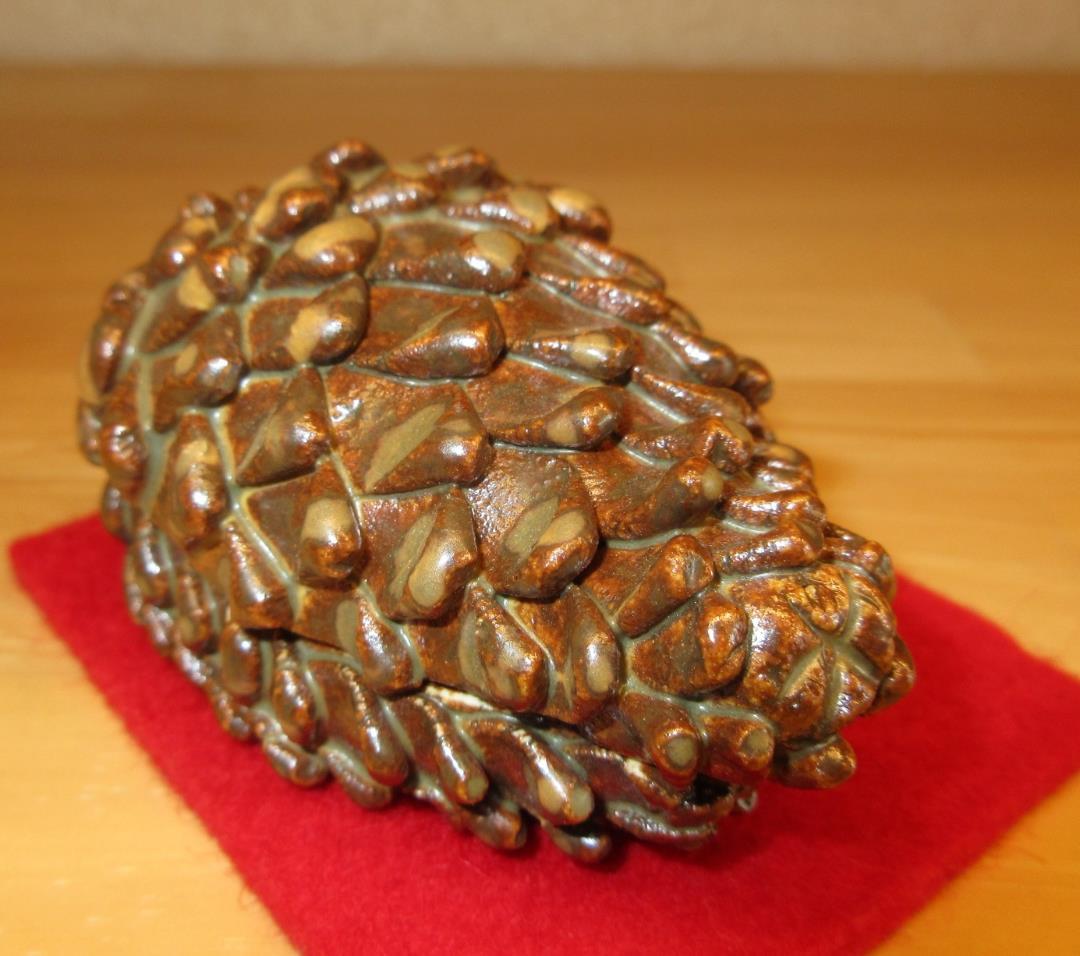 送料込【逢絢亭】茶道具 香合 美濃焼 松毬香合 柴田好寛 共箱入り