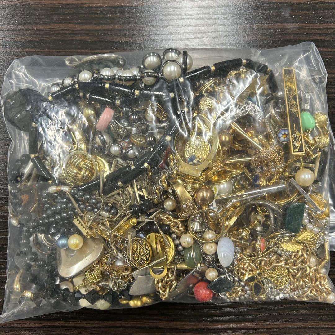 イミテーションアクセサリー 1kg まとめ売り①