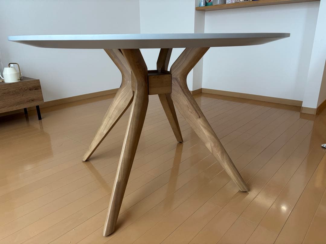 最終値下げ！２カ月のみ使用！美品！モダンラウンドダイニングテーブル110cm