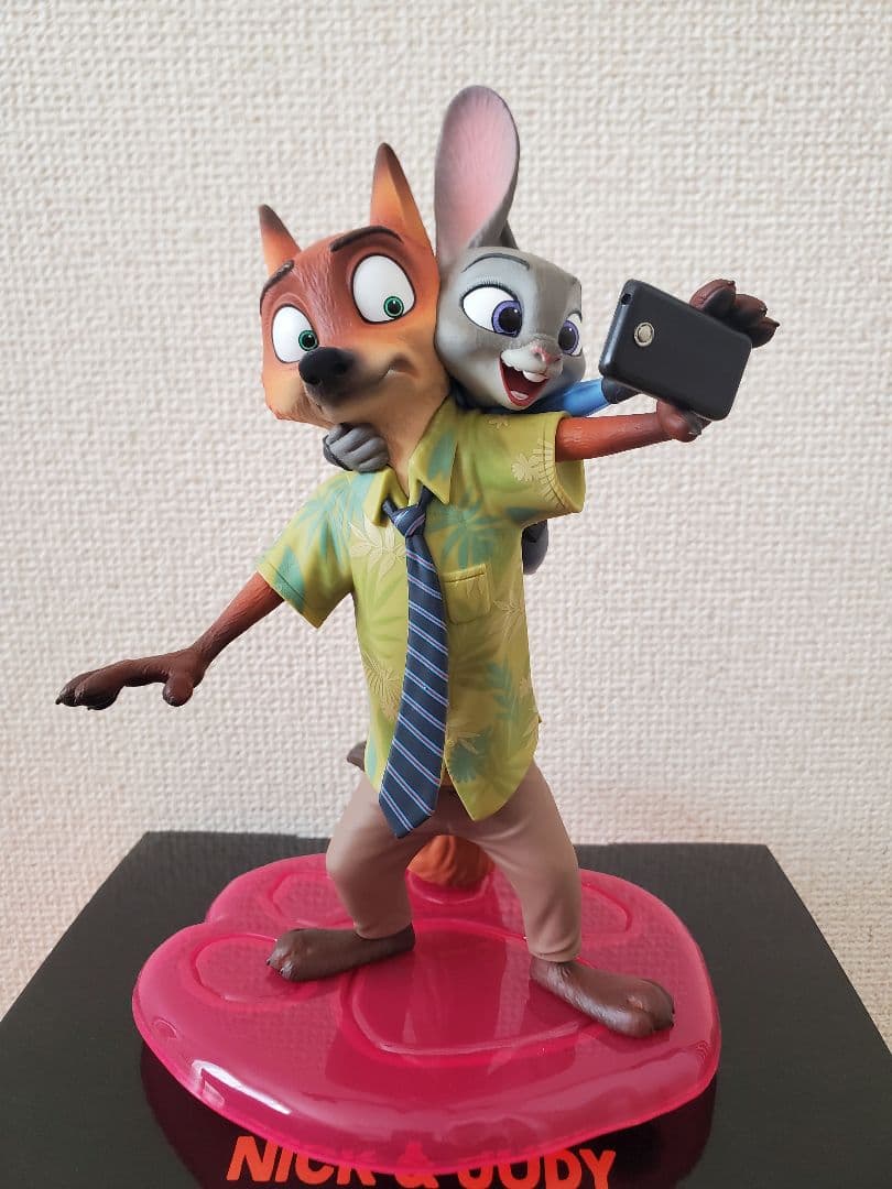 ズートピア　Happyくじ　A賞　ニック&ジュディセルフィーフィギュア