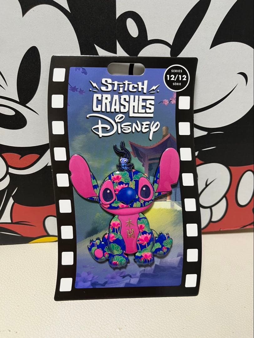レア！Stitch CrashesDisney☆ピンバッジ全12種&ホルダー1冊