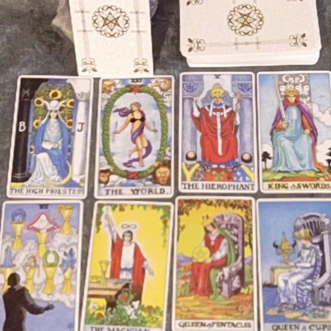 【正規品タロットカード】上品で高級感溢れる✨ホワイト×ゴールドの箔押しタロット