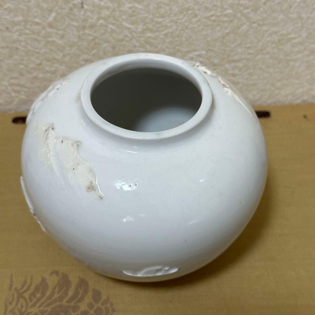 白磁　高麗　徳化窯　伊万里　瀬戸　◆山水　白い陶器の浮彫り花瓶