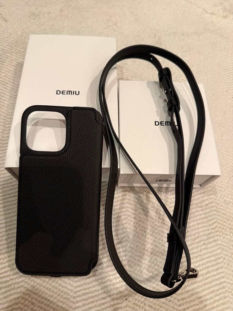 POCHE FLAT iPhone16ProMax DEMIU 黒 ストラップ付