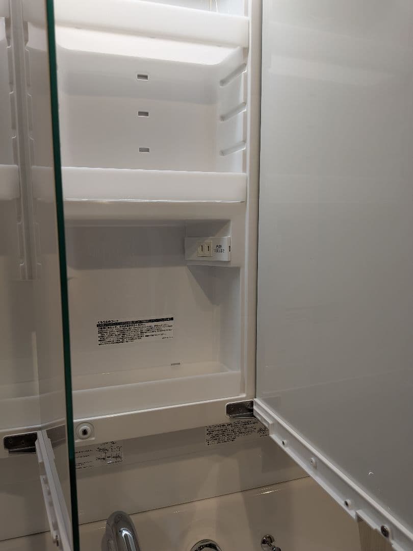 LIXIL　ピアラ　W750　LED照明付き三面鏡のみ