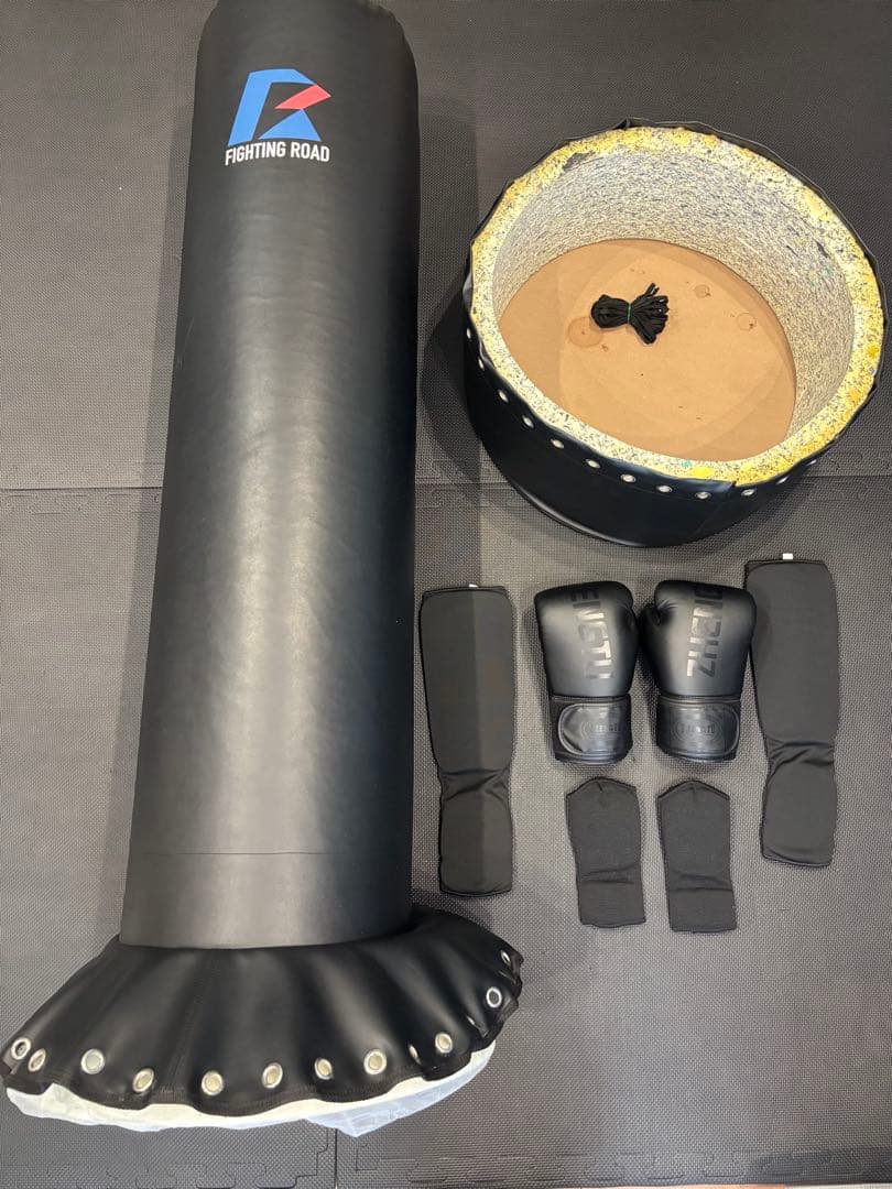 【FIGHTING ROAD】 サンドバッグ　自立式　手、足サポーター付き