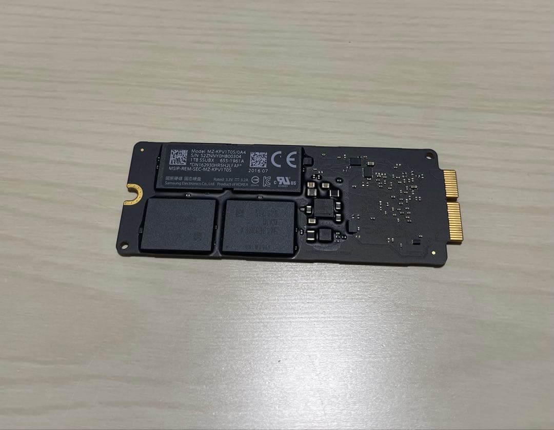 0230 Apple 純正Samsung 1TB SSD MacBookPro