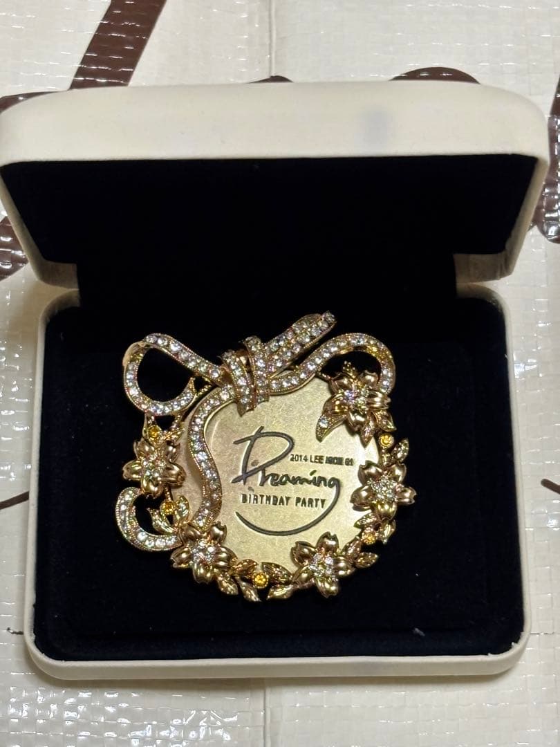 ★嫌がらせお断り★2014 LEE JOON GI Dreaming ブローチ