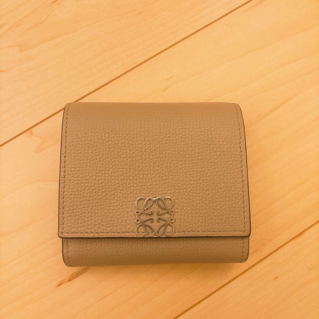 LOEWE 二つ折り財布 アナグラム　サンド