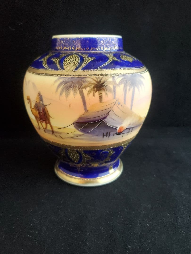 オールドノリタケのティーカップ＆ソーサーと花瓶の２点セット