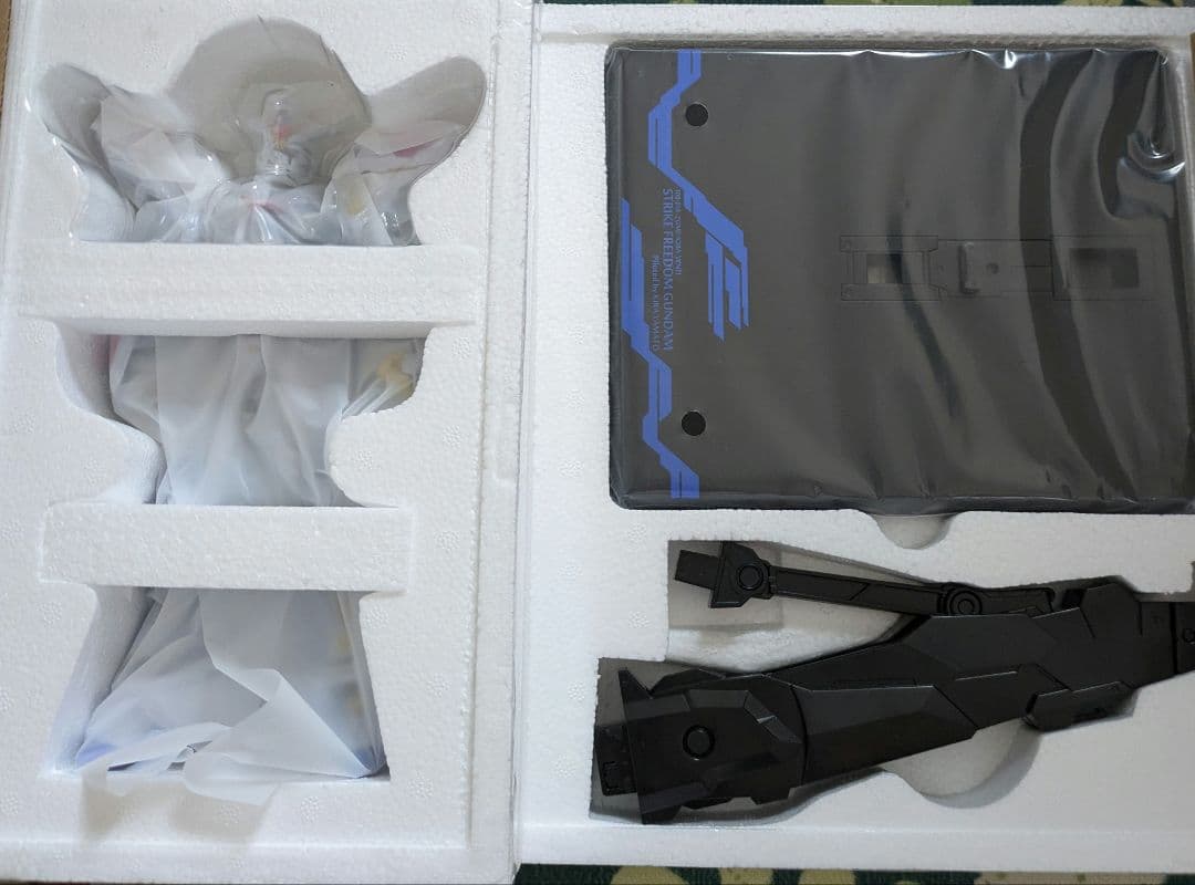 中古メタルビルド　ストライクフリーダムガンダム2024　　　光の翼セット