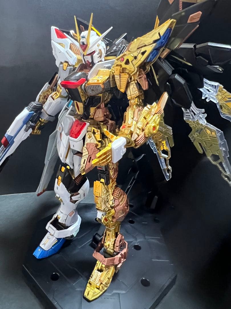 ガンプラ完成品MGEXストライクフリーダムガンダム　外箱あり　 LED発光