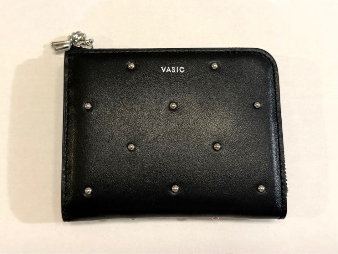 VASIC スタッズ付き二つ折り財布 ブラック/ 新品・未使用