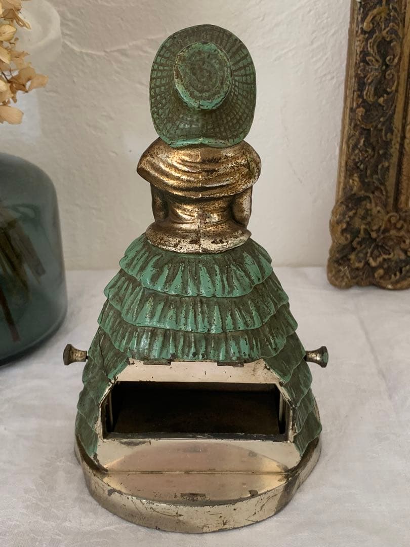 イギリスアンティーク　女性　金属製　置物　ブロカント