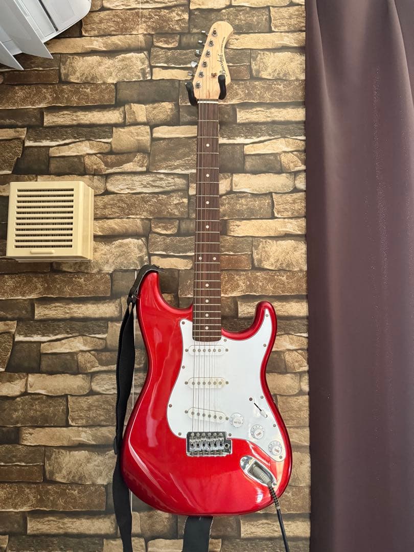 レッド ストラトキャスタータイプ エレキギター