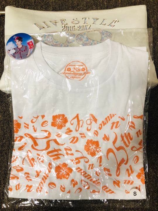 [限定値下げ]安室ちゃん沖縄25周年ハイビスカスTシャツ(安室奈美恵)