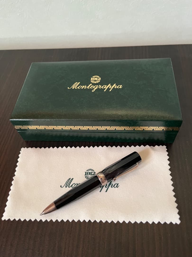 モンテグラッパ　ボールペン(未使用品　箱付き)