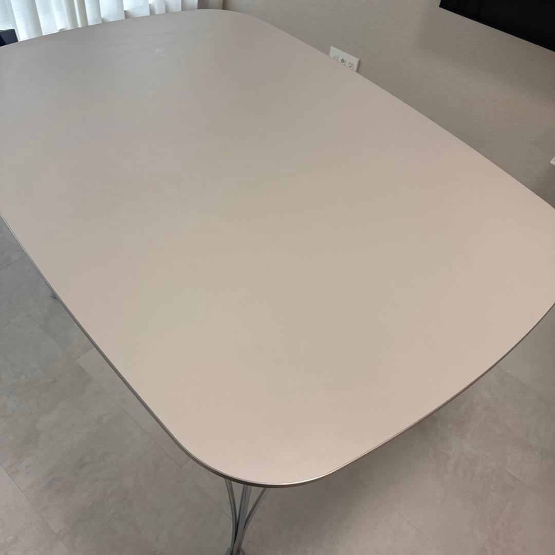 Fritz Hansen テーブル FH125