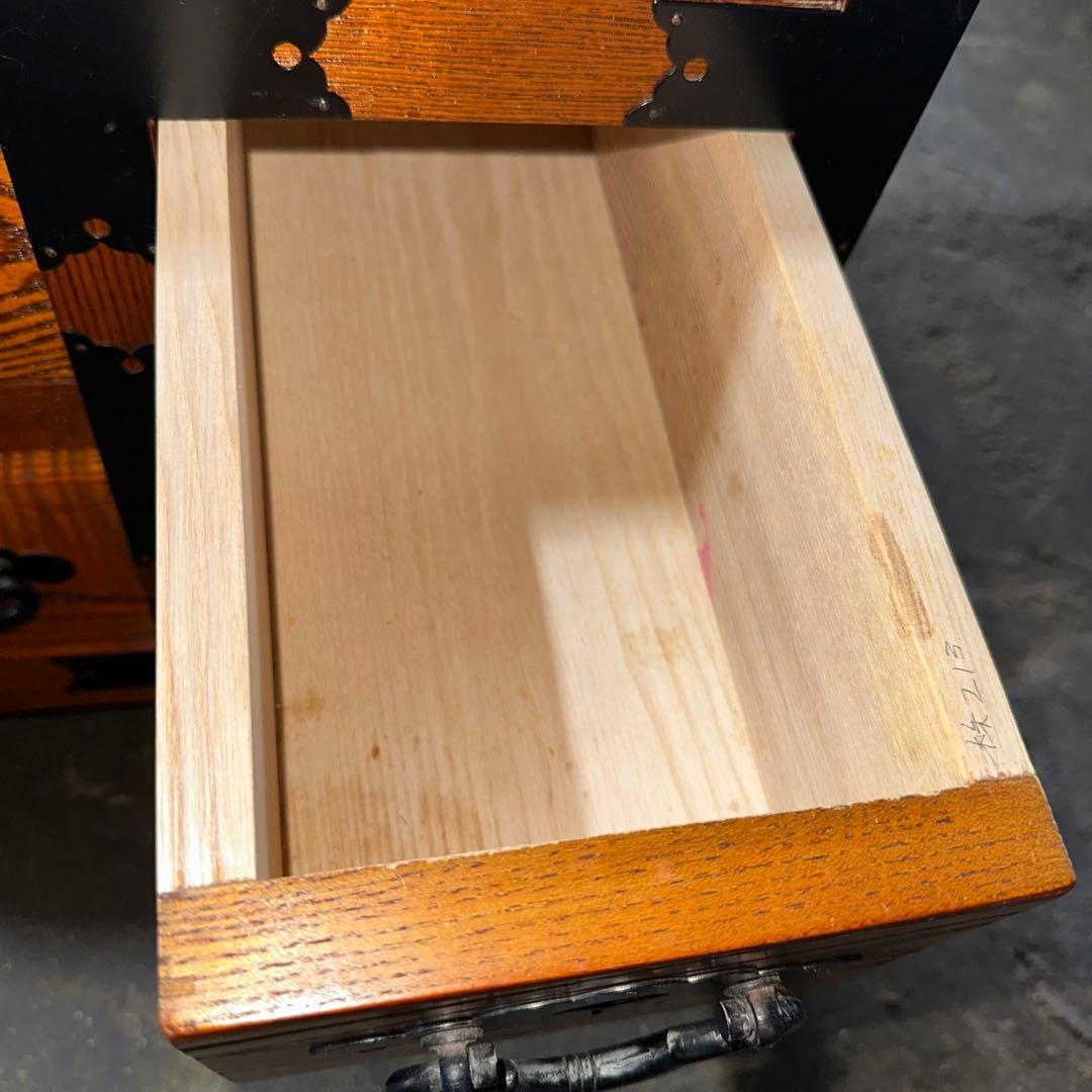 O*A様 伝統的な日本の木製箪笥