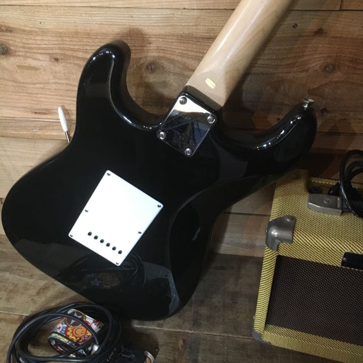 送料込み Bacchus Universal Series ストラト アンプ付属