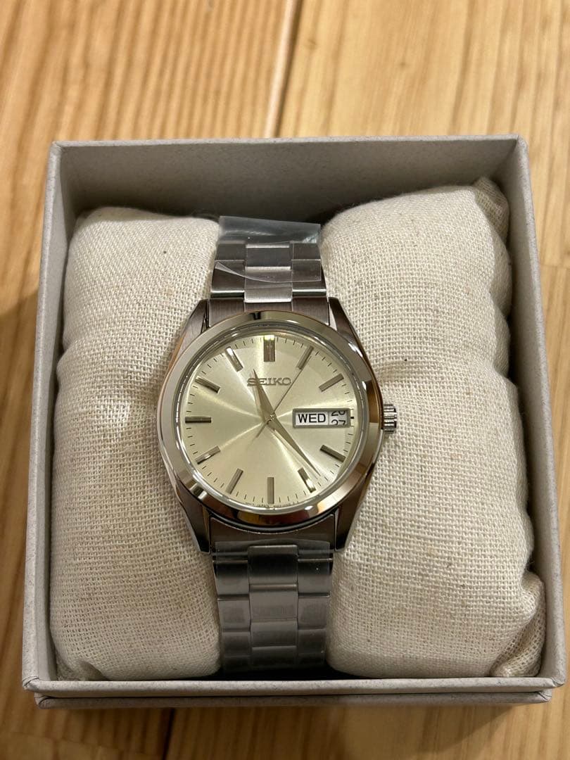 新品未使用 セイコー SEIKO SBTH007 クォーツシャンパンゴールド