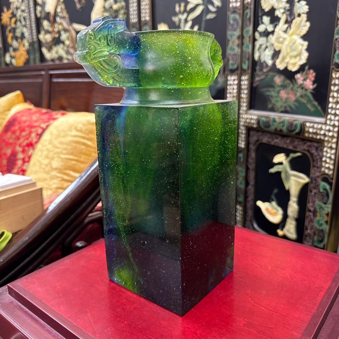 ドラゴン取っ手付きガラスベース