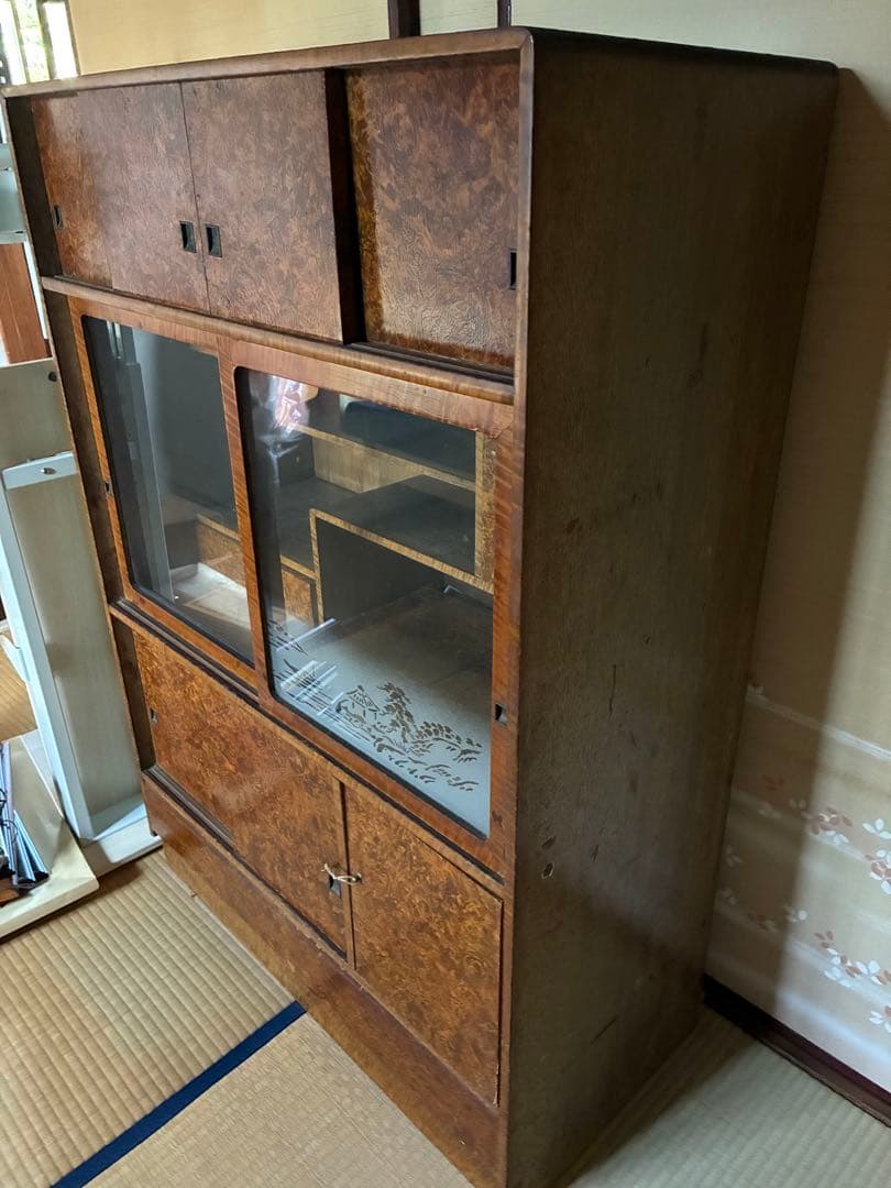 木製茶色箪笥 ガラス扉付き