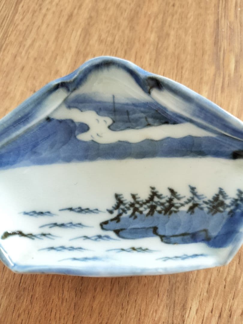 お値下げしました、古伊万里　染付　富士山型・三保松原図　豆皿