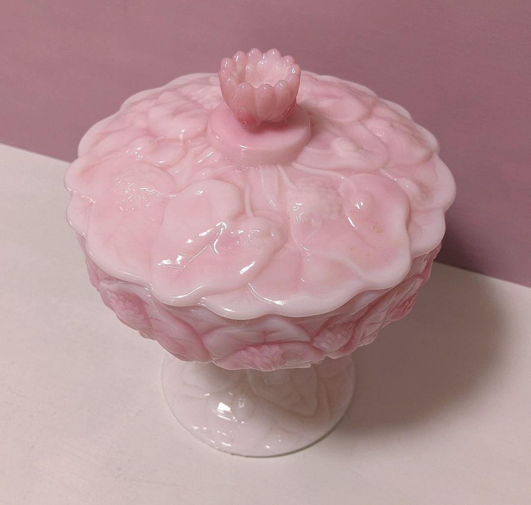 フェントン蓋付きミルクガラス