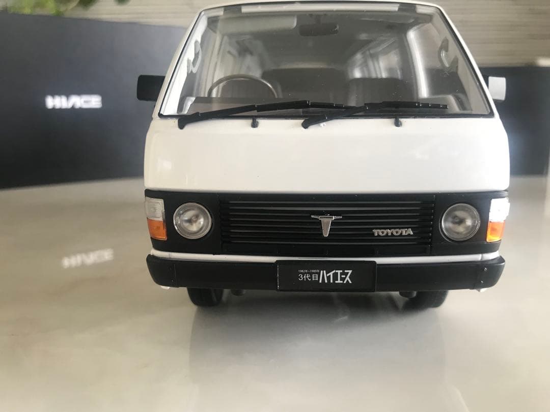 プライスダウン！トヨタハイエース1/18 TOYOTA H50 White