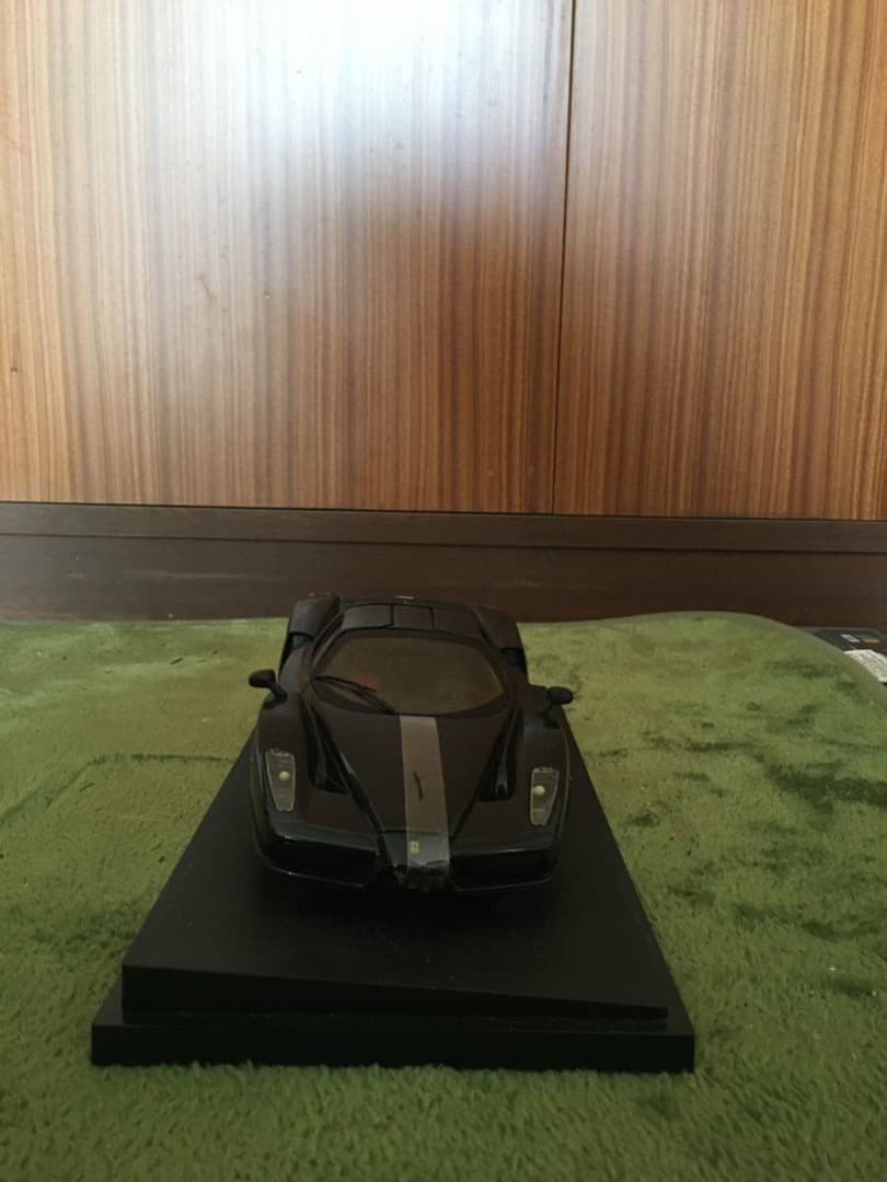 1/18 ホットウィールフェラーリエンツォブラック ミニカー