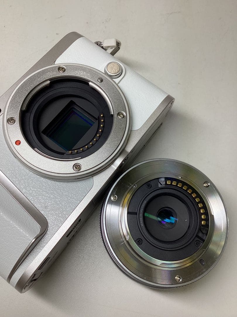 う*な様 OLYMPUS PEN E-PL6 シルバー レンズ付き　撮影可能