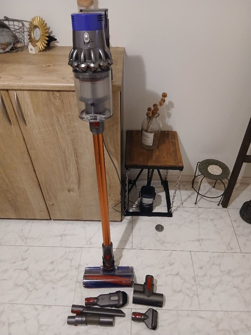 ち*こ様 Dyson V10（SV12）フルセット 壁掛けドック付 動作品