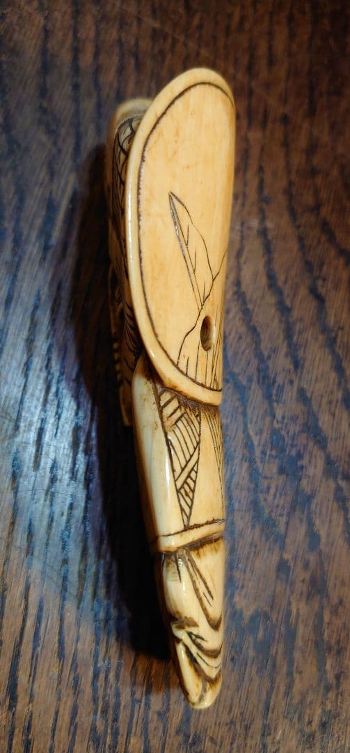 【立根付】天然素材『大袋をかつぐ髭の老人』高さ9.5cm 横幅最大4.2cm