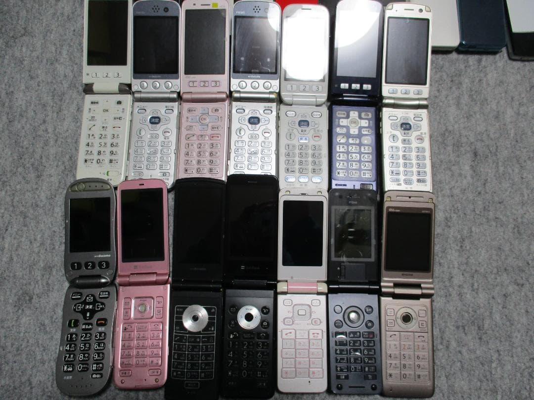 携帯電話 49台　ガラケー