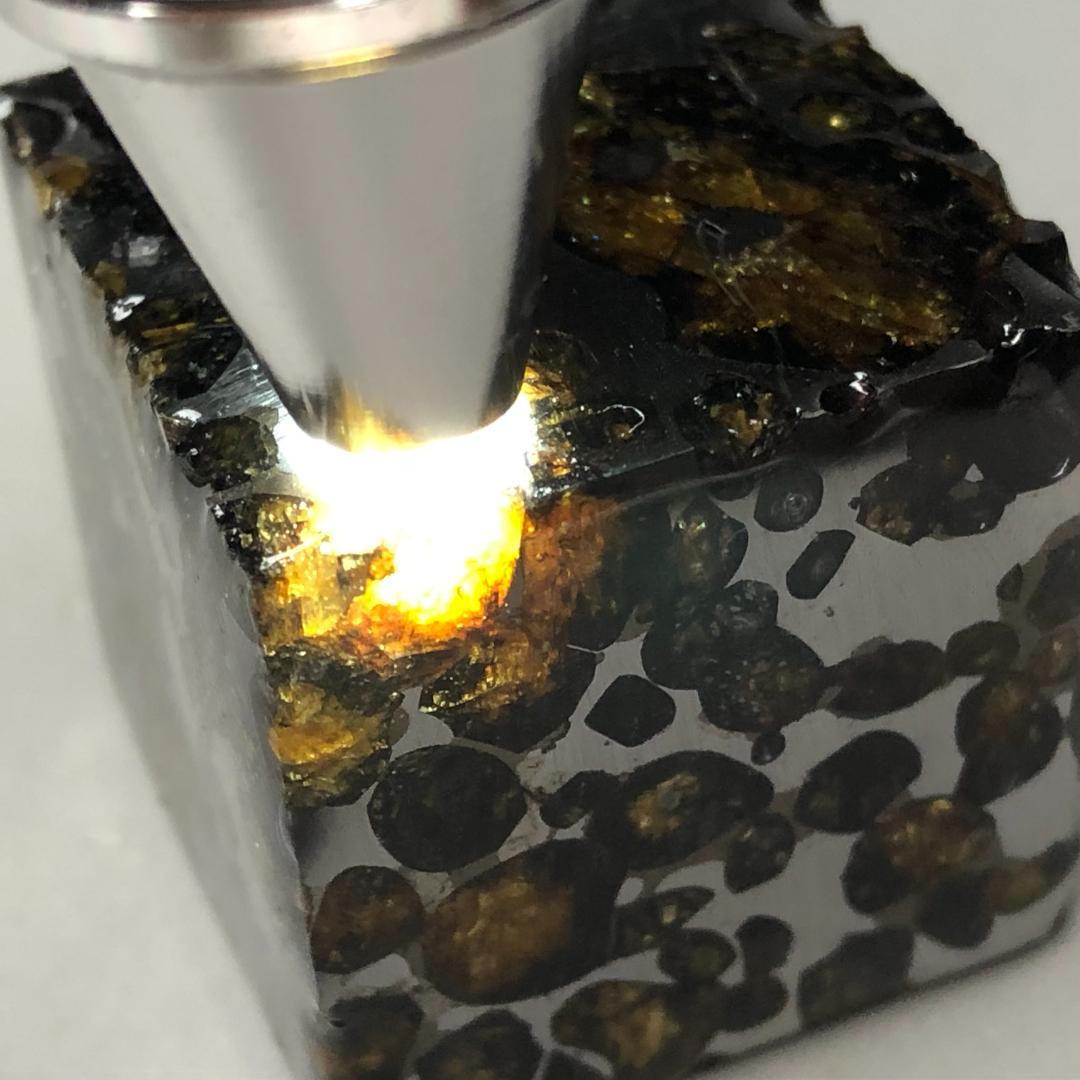 も*た様 パラサイト隕石 隕石　石鉄隕石　セリコ隕石 美品　重さ約103ｇ　台付