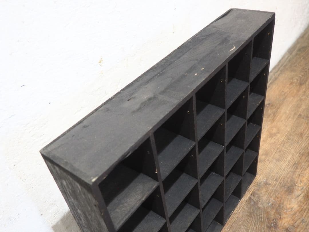 1145 薄型　升目のオープンラック　飾り棚　陳列棚　小物入れ　ケース　レトロ