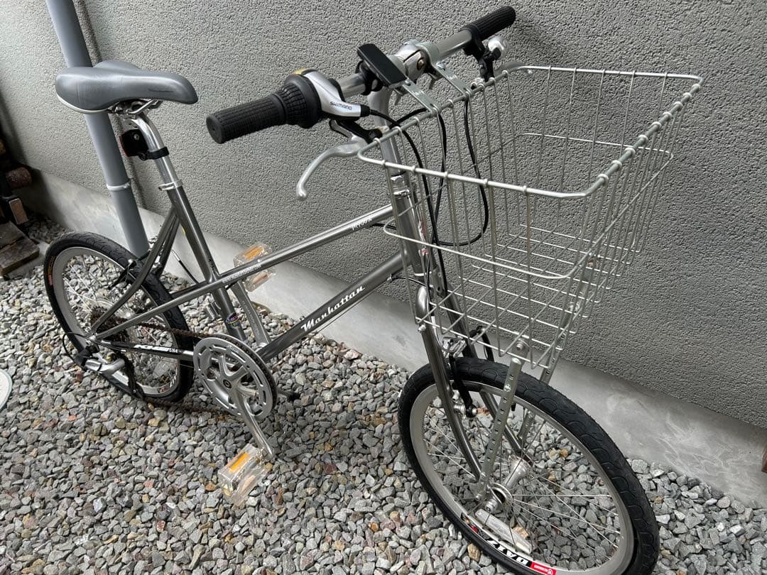 マンハッタンバイク ミニベロ 前カゴ付き　シルバー