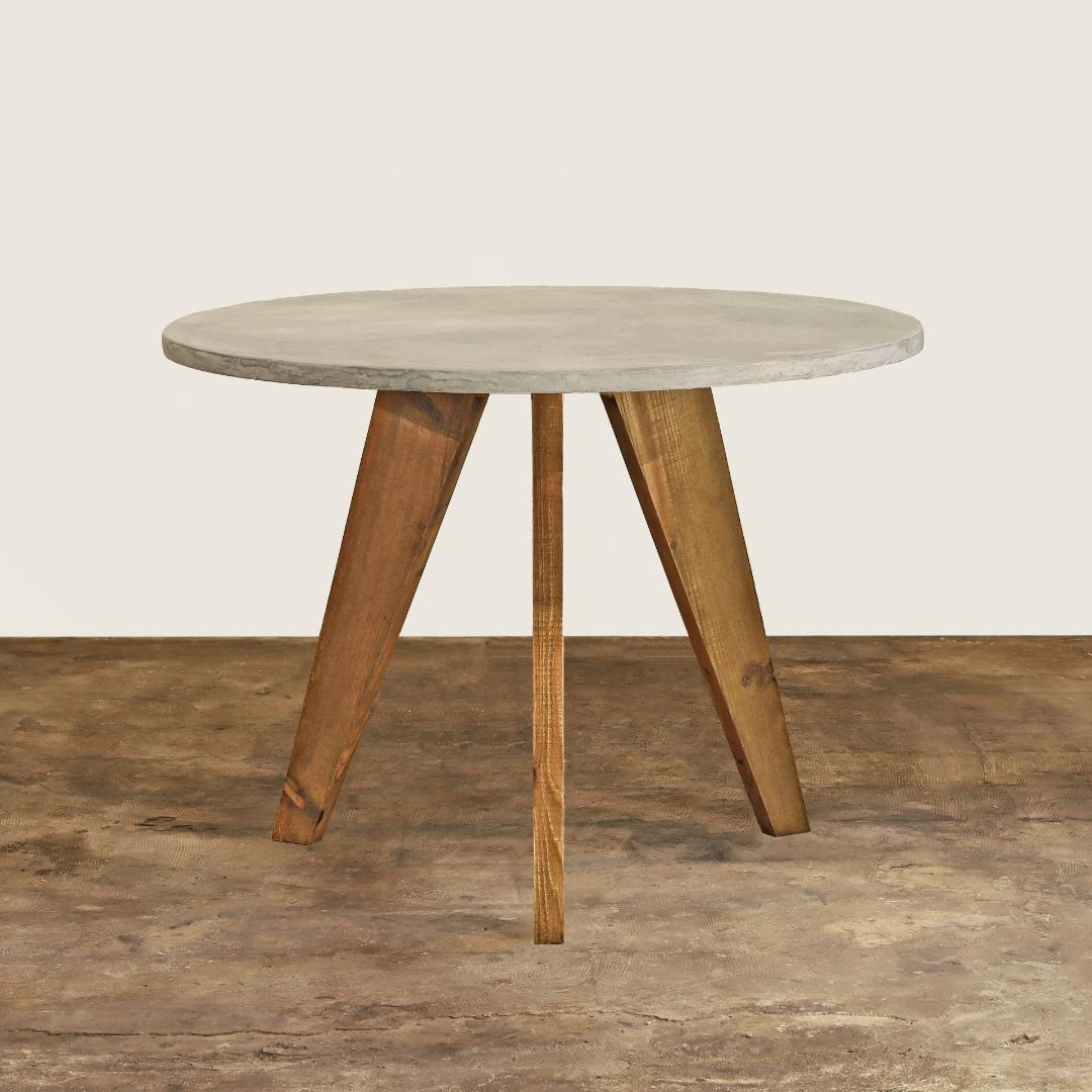 円形｜ラウンドテーブル｜ライトグレー｜薄塗りモルタル｜ダイニングテーブル