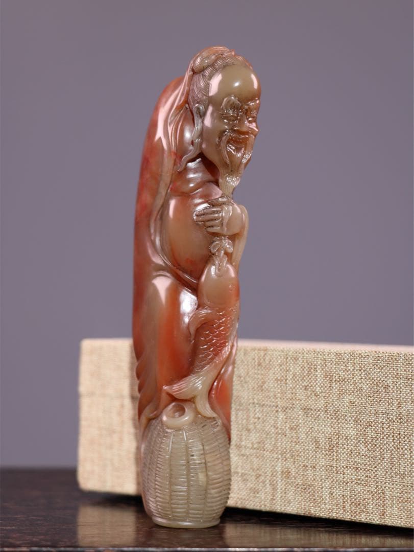 旧蔵　天然寿山石 彫刻　「漁翁」　収納箱付き