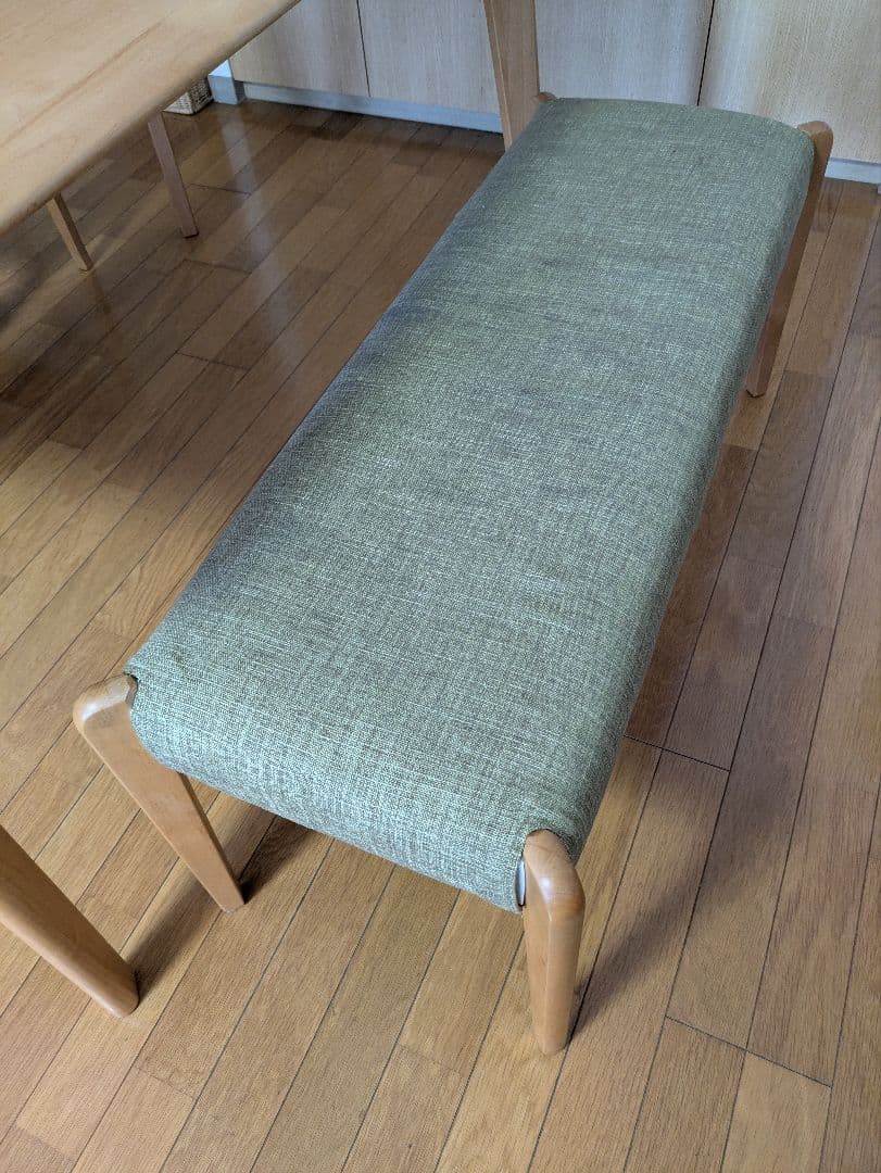 ダイニングテーブル セット　椅子カバー付き