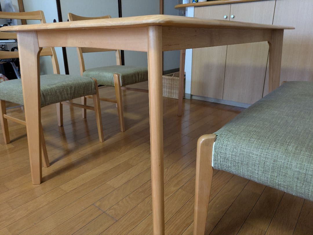 ダイニングテーブル セット　椅子カバー付き