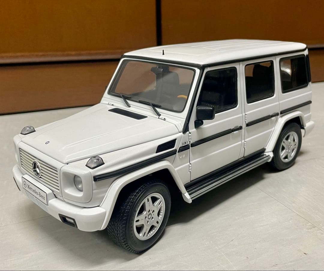 Mercedes-Benz G-Class ミニカー　オートアート1/18