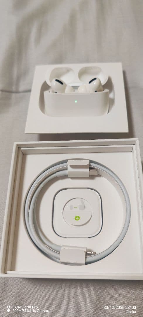 AirPods Pro 本体 充電ケース付き問題なく動作します。